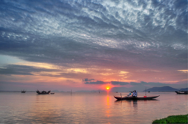 Khai thác du lịch trên đầm Cầu Hai