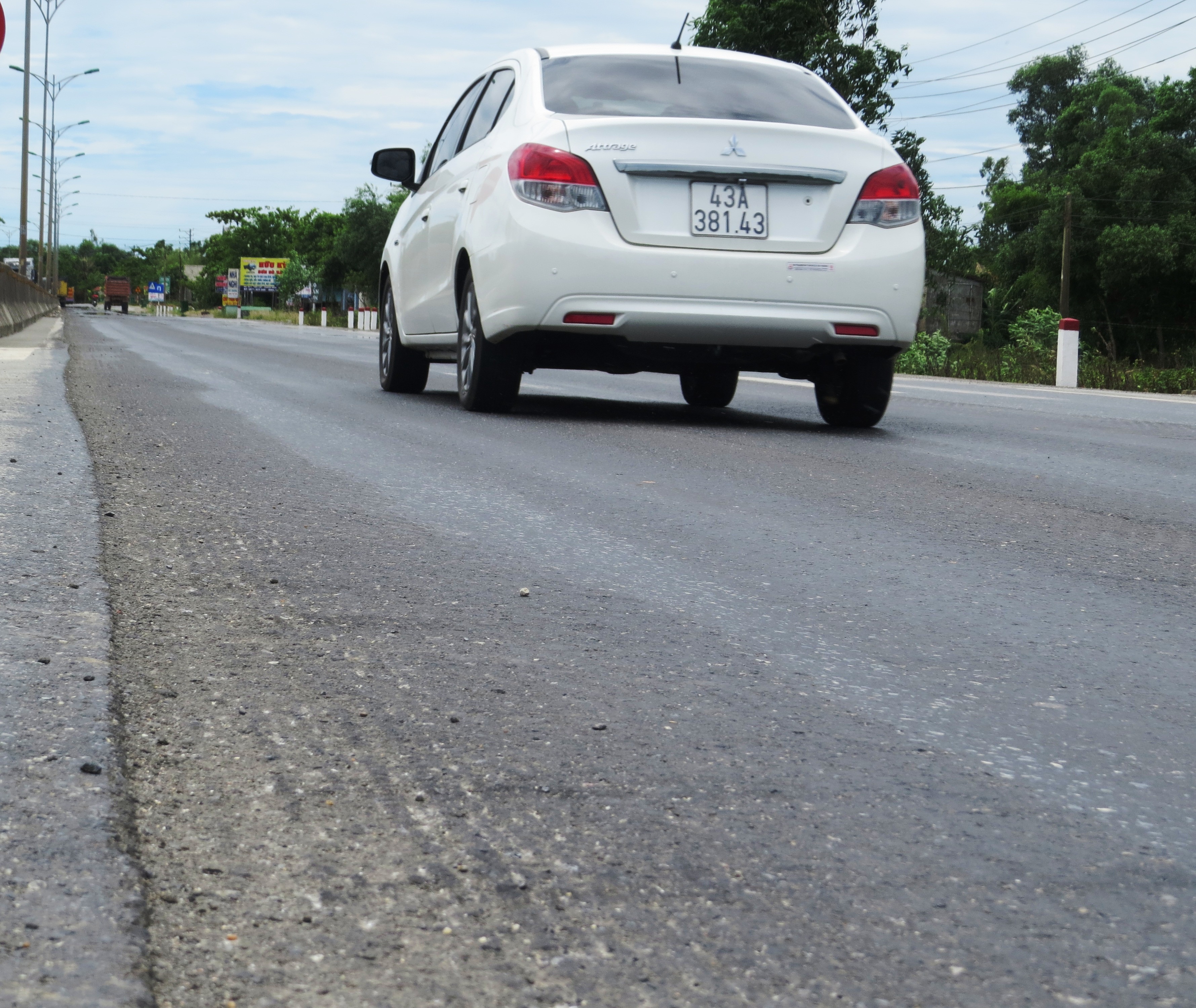 Chậm khắc phục Quốc lộ 1 xuống cấp