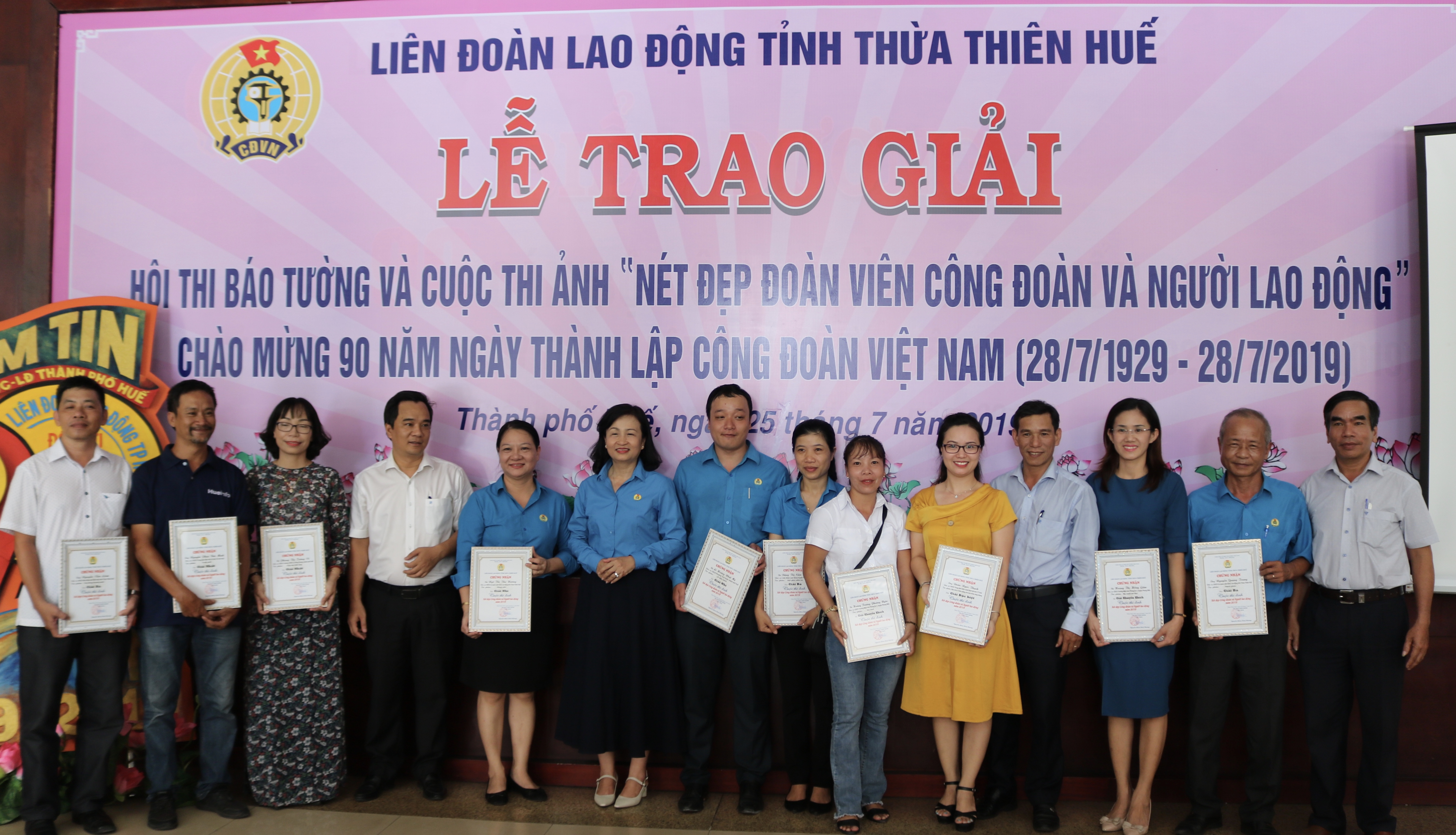 Nhiều tác phẩm chất lượng cao tại hội thi ảnh và báo tường của Liên đoàn Lao động tỉnh