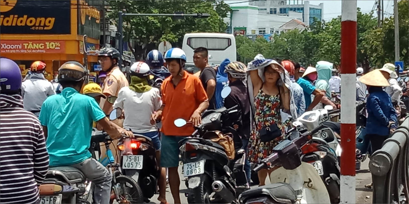 Đến giờ cao điểm là… tắt tín hiệu đèn giao thông