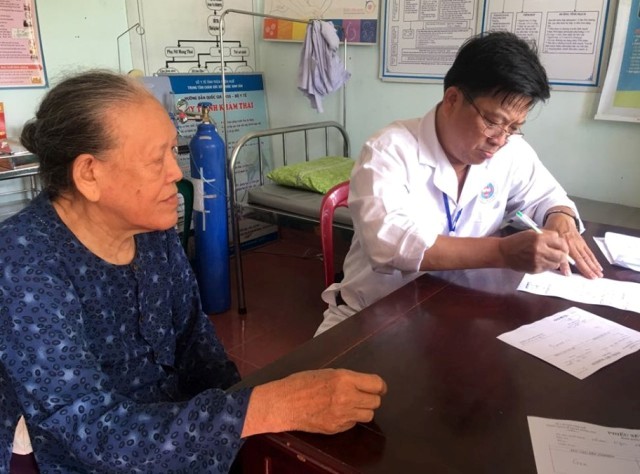 Khám cấp thuốc miễn phí cho gần 200 bệnh nhân nghèo, gia đình chính sách