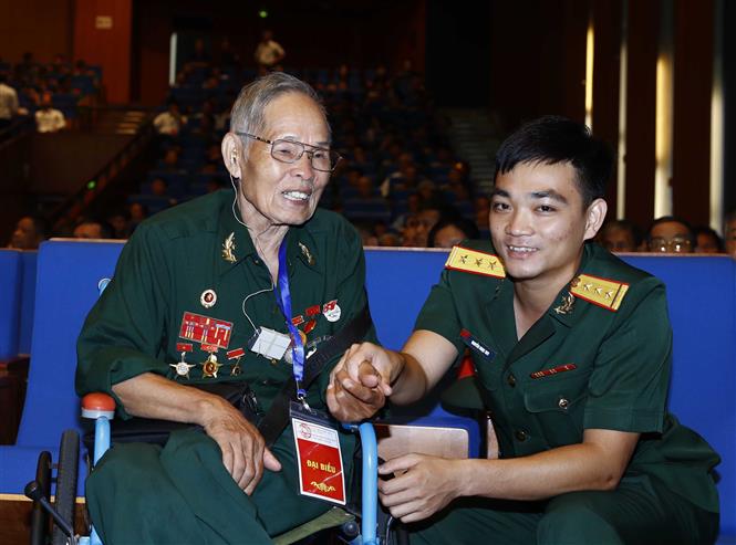 Chăm lo cho gia đình có công với cách mạng vừa là đạo lý, vừa là bổn phận của mỗi người dân