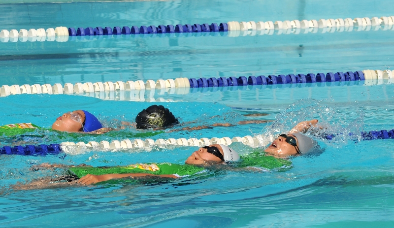 Xem các “kình ngư” thi tài phòng, chống đuối nước