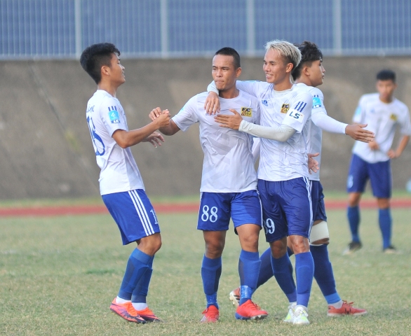 Thảm họa hàng thủ, CLB bóng đá Huế vẫn giành trọn 3 điểm