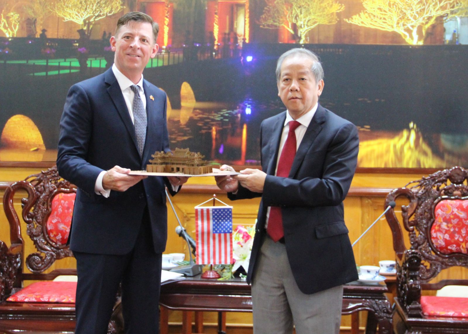 Many US IT groups want to cooperate with Hue in developing smart city