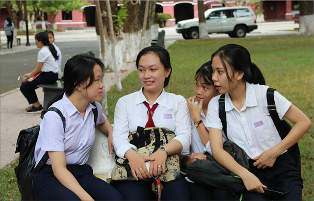 Điểm chuẩn ngành sư phạm khó “vượt sàn”