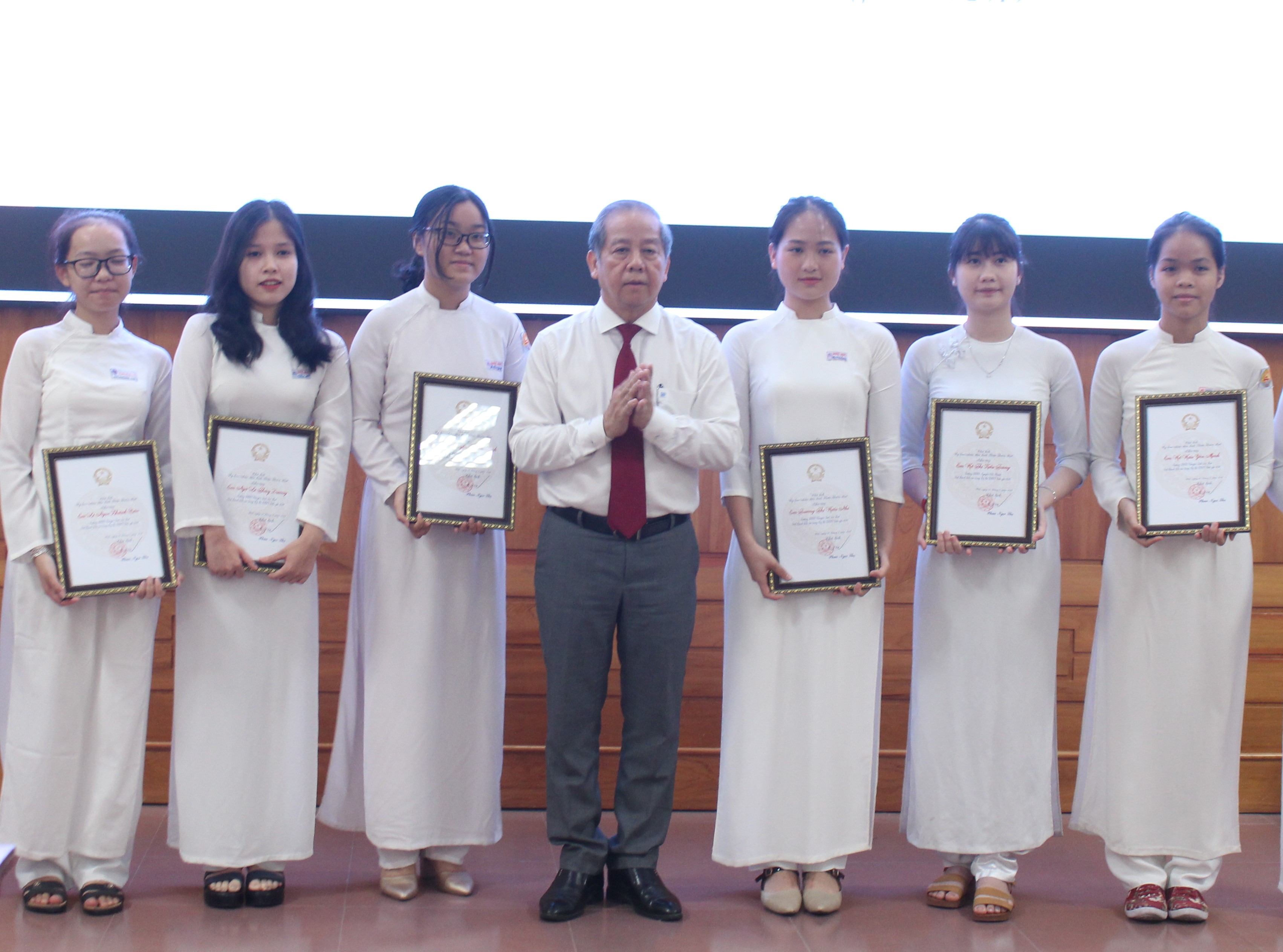 Trường “làng” có nhiều thí sinh đạt điểm cao