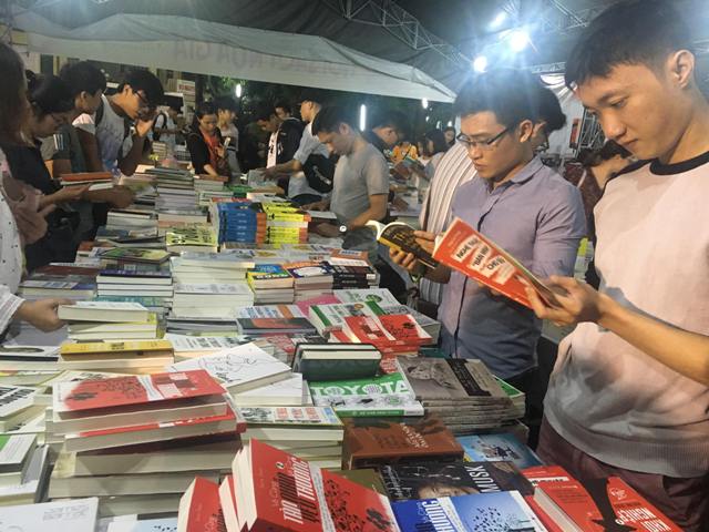 Yêu cầu Công ty CP sách C C khắc phục các tồn tại ở không gian sách đường Hai Bà Trưng