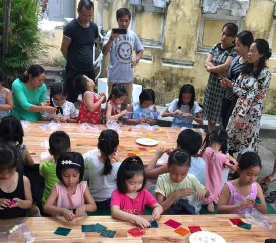 Thiếu nhi tập làm bánh