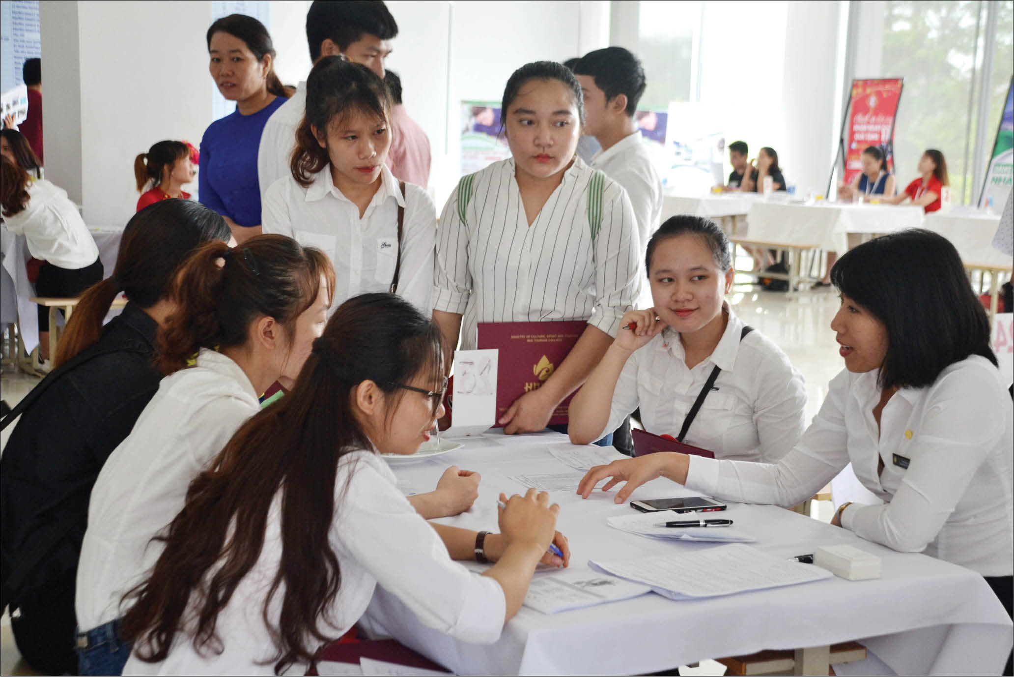 Liên kết, chia sẻ nguồn nhân lực