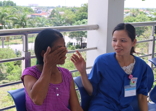 Chị hộ lý không ham của rơi