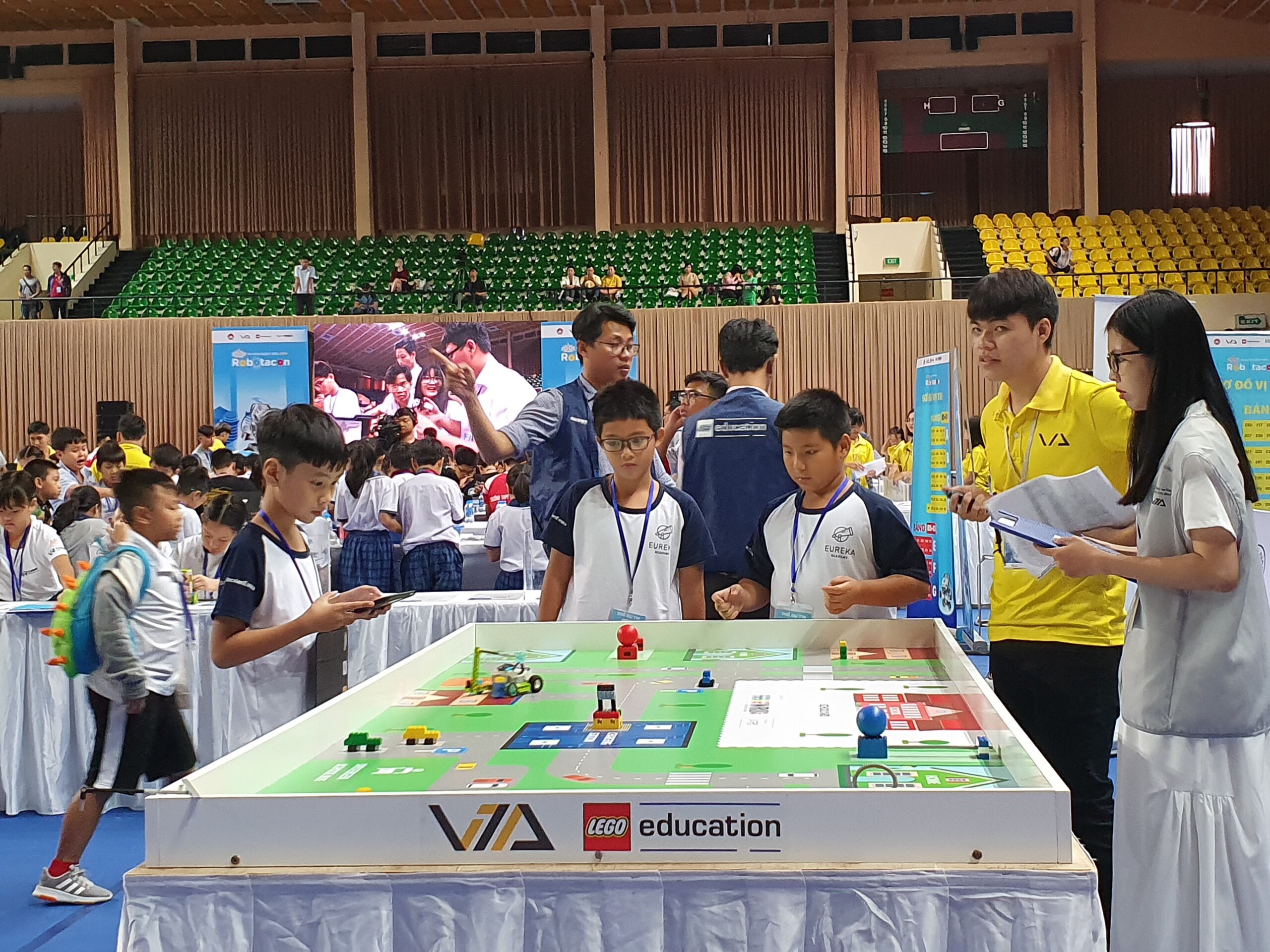 Cuộc thi Robotacon Wro Việt Nam 2 đội thi của Eureka giành huy chương