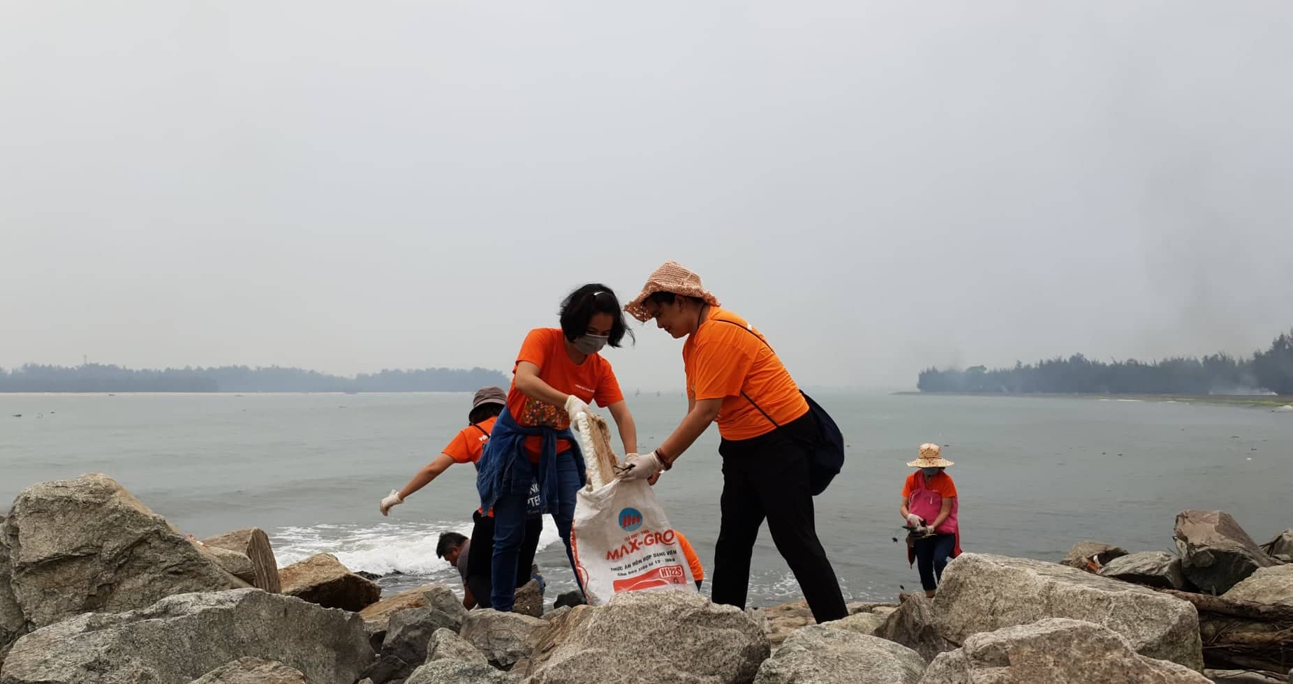 Giữ màu biển xanh