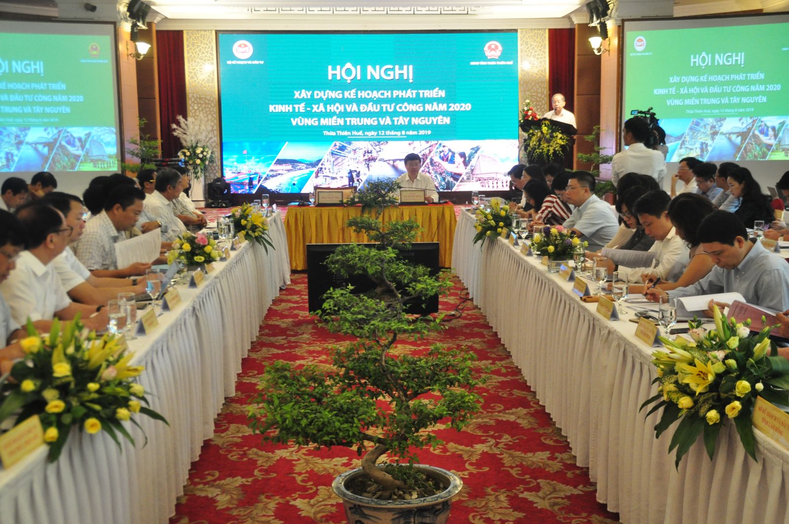 Developing plans for socio-economic development and public investment in the Central and Highland regions