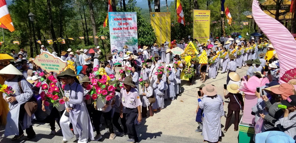 Tính thiêng và dấu xưa còn lại