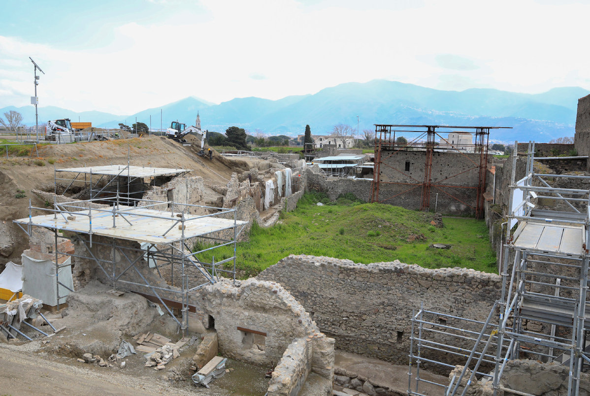 Phát hiện một loạt bùa may mắn và nữ trang kỳ lạ tại Pompeii