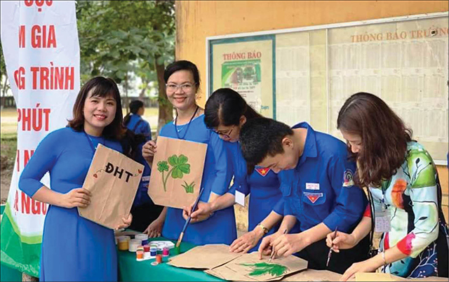 Giáo dục toàn diện, gắn học tập với thực tiễn