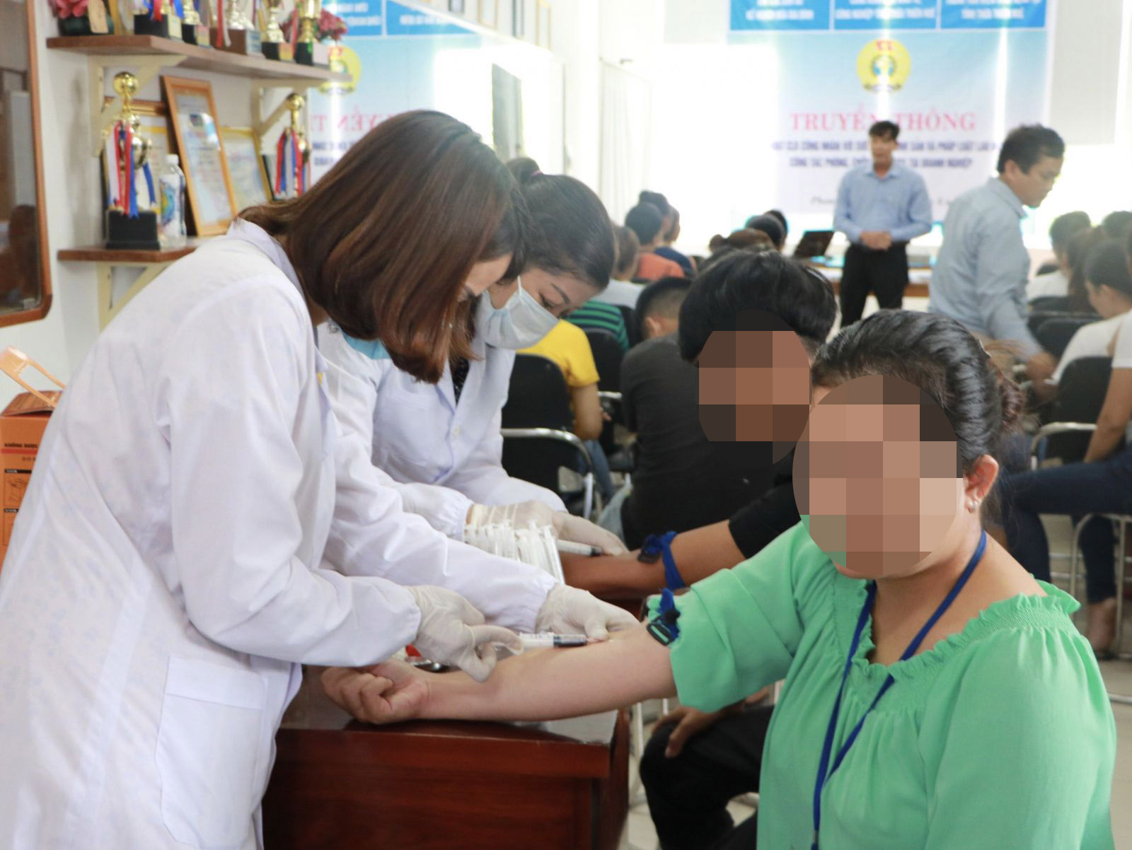 Xét nghiệm HIV miễn phí cho hơn 100 người lao động