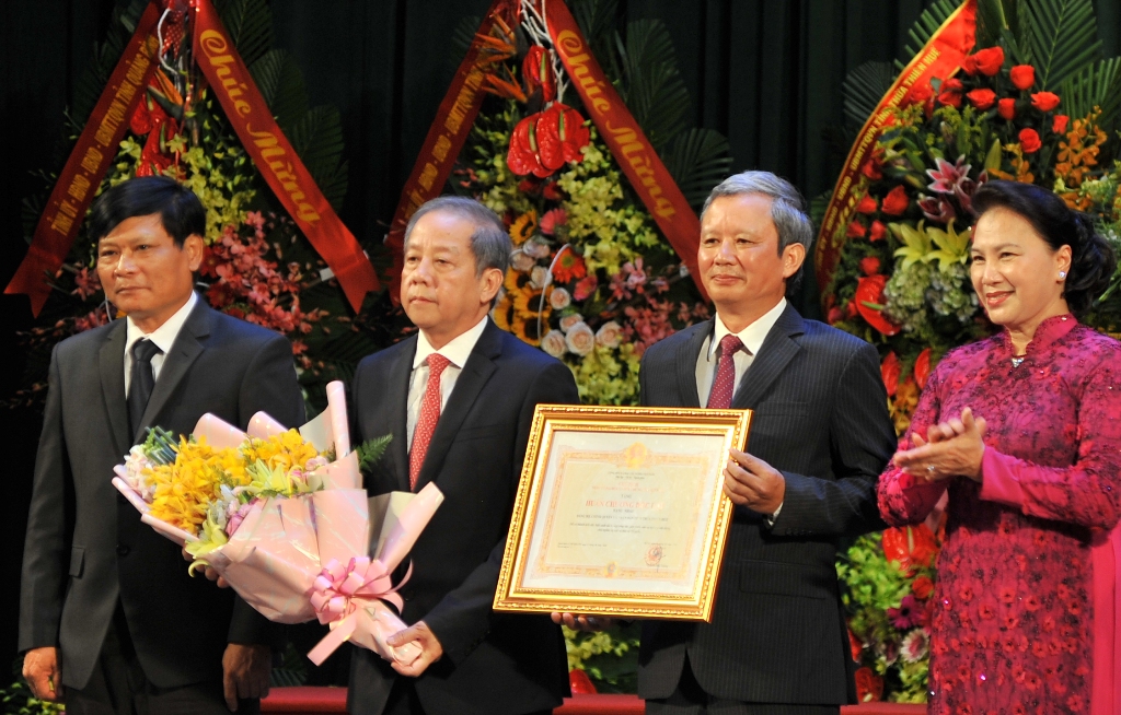 Vinh dự  tự hào