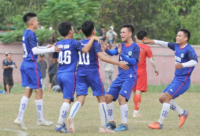 Sôi động những trận cầu trên sân cỏ Hương Thủy