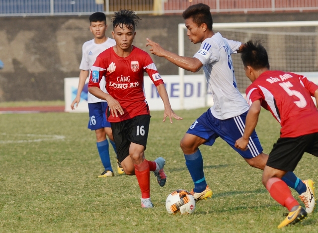 Huế “trả nợ thành công” trên sân Long An