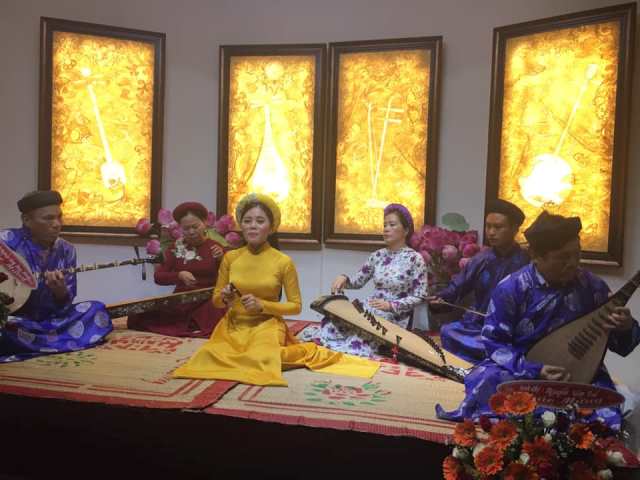 Ca Huế thính phòng tròn 6 tuổi