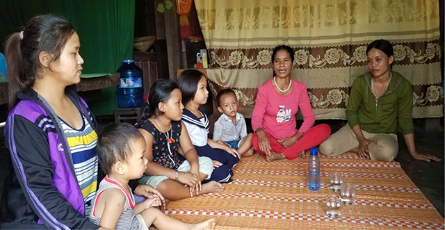 Gập ghềnh bước chân y tế thôn bản