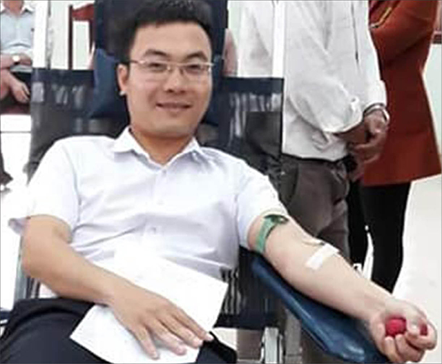 Chàng trai Cơ Tu mê làm việc thiện