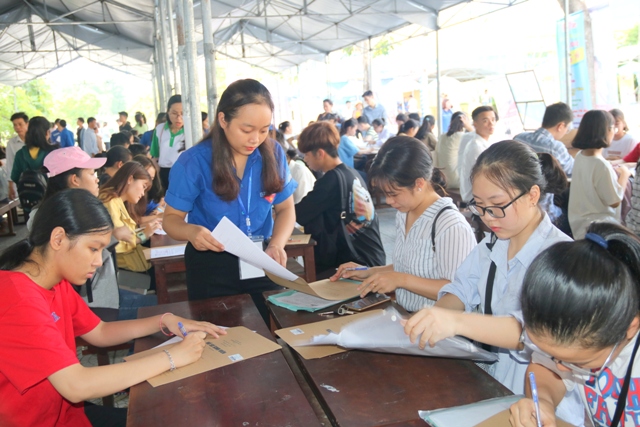 Nhiều chính sách hỗ trợ tân sinh viên