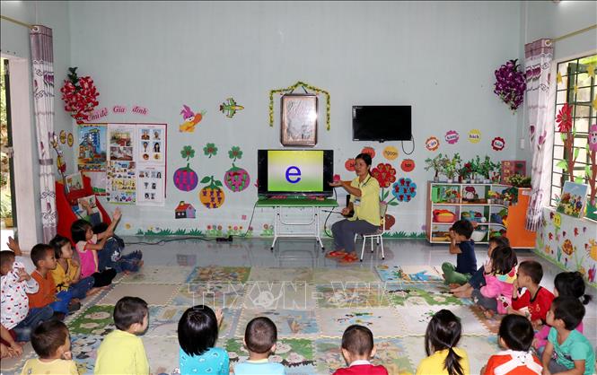 Đảm bảo đủ trường học, giáo viên cho cấp mầm non không phải việc riêng của ngành giáo dục