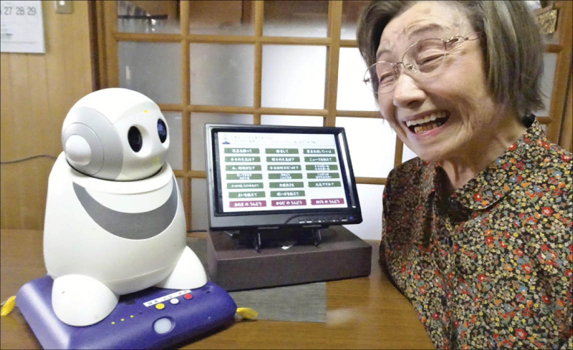 Nhật Bản Người cao tuổi sống cùng robot để giảm sự cô đơn