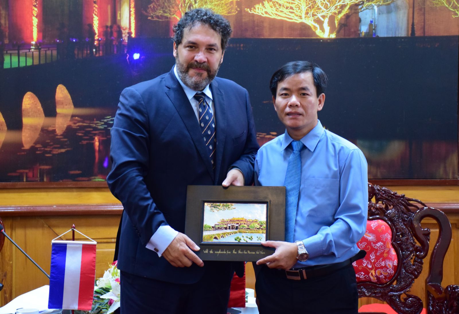 Vice Chairman of the Provincial People s Committee receives the Dutch Consul General