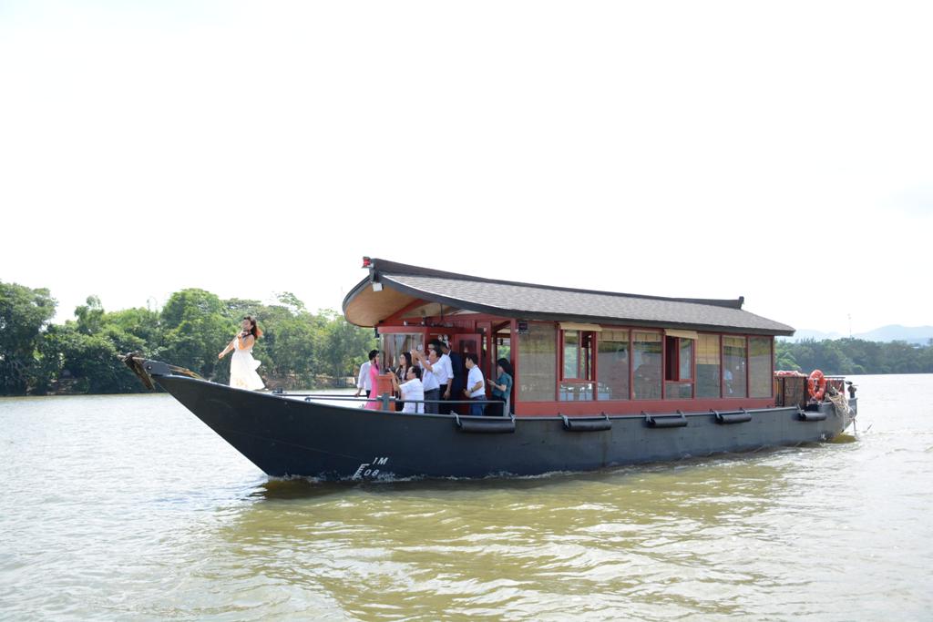 “Phát triển du lịch Thừa Thiên Huế thông minh và bền vững”