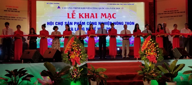 300 gian hàng tham gia Hội chợ sản phẩm công nghiệp nông thôn và làng nghề