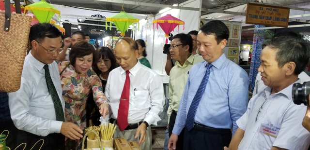 300 stands participate in the Rural Industrial Products and Craft Villages Fair