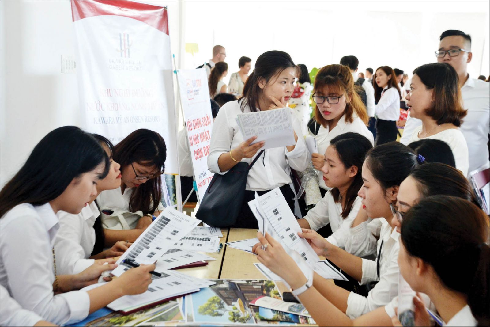 Enterprises hunt for tourism human resources