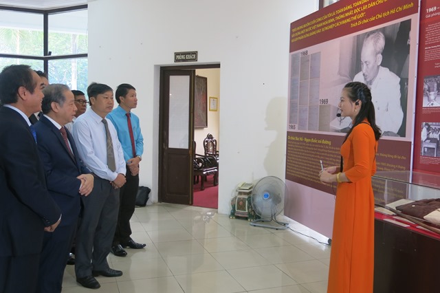 Triển lãm 300 tư liệu, hiện vật về 50 năm thực hiện Di chúc của Chủ tịch Hồ Chí Minh