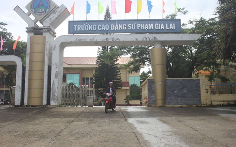 Nghịch lý ngành sư phạm