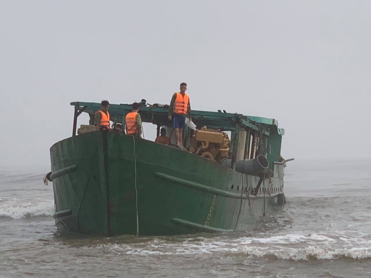 Tìm thấy 10 thuyền viên gặp nạn trên biển