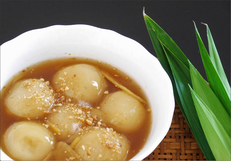 Cool healthy rice ball sweet soup