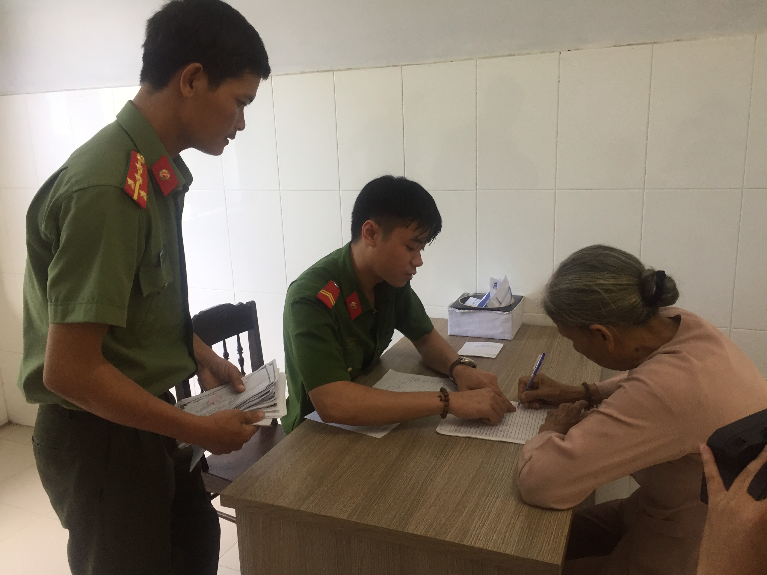 1 500 người dân được khám và mổ mắt miễn phí