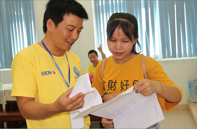 Nữ thủ khoa kinh tế mê ngoại ngữ