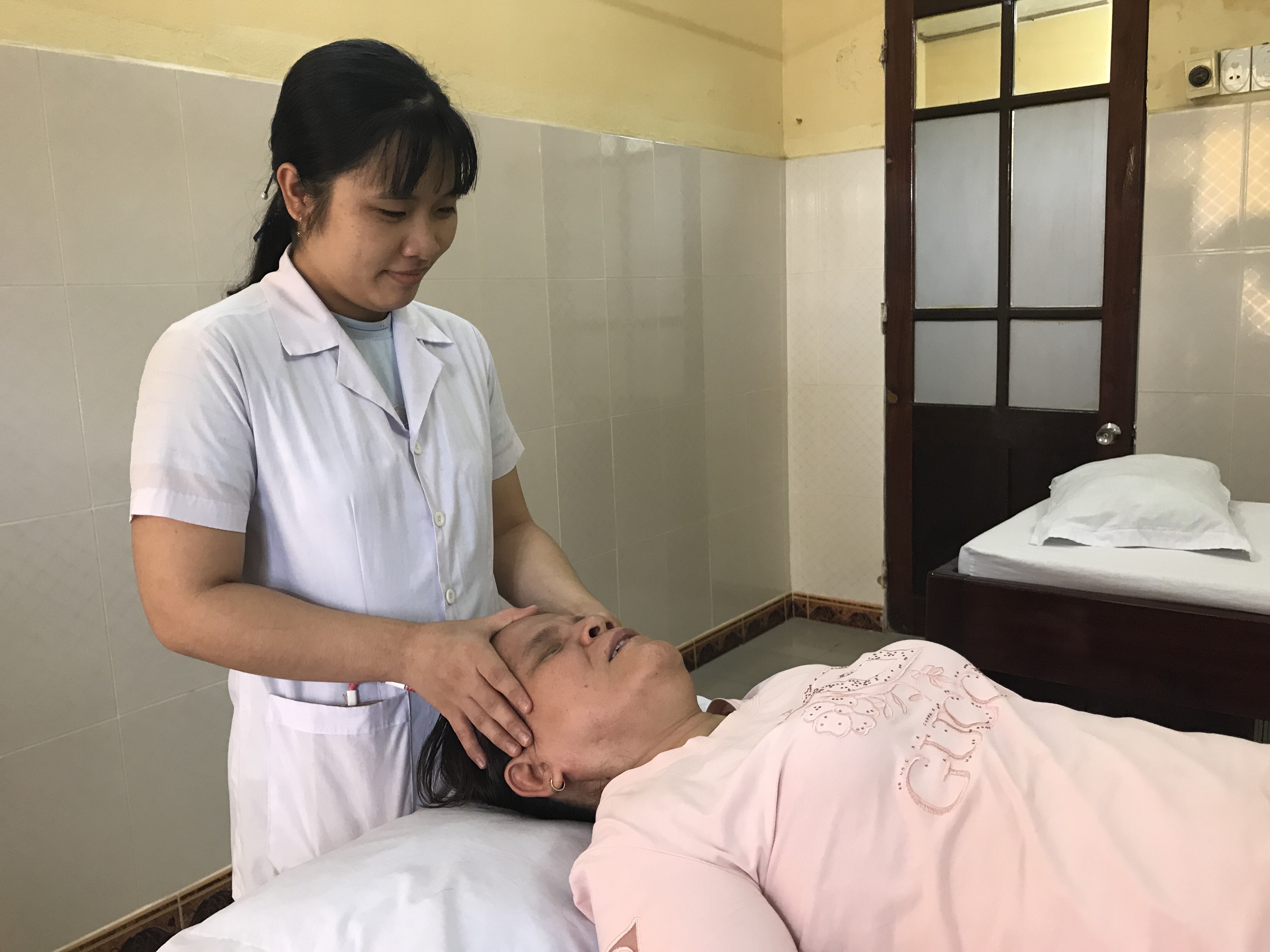 Khai giảng năm học mới cho trẻ em mù và lớp massage dành cho người mù
