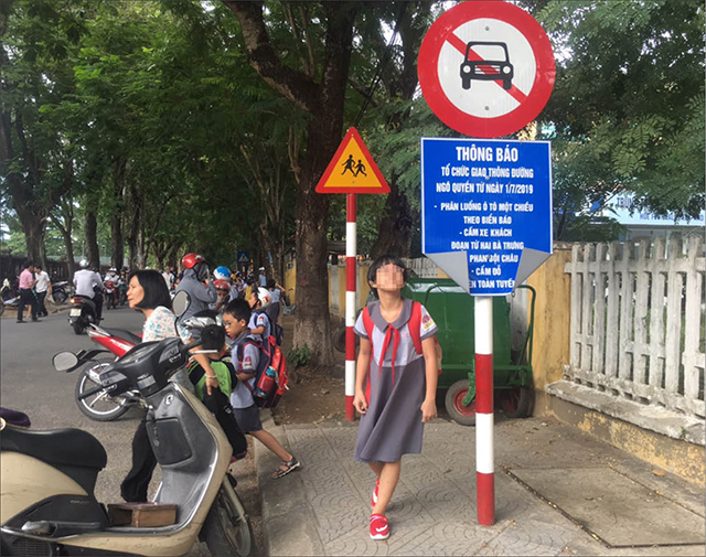 Sao lắp biển thông báo kỳ cục thế