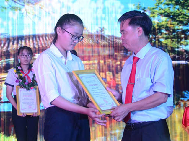 Đào tạo song song giữa giáo dục mũi nhọn và đại trà