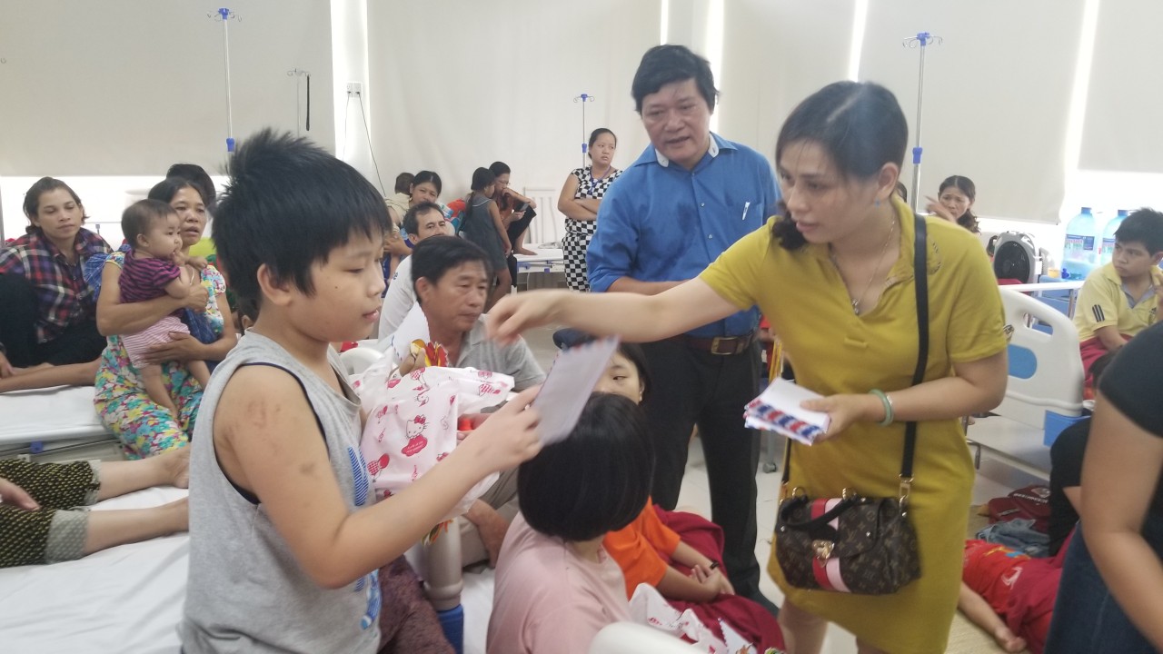 Trung thu ấm cho trẻ có hoàn cảnh khó khăn