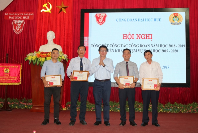 Nhiều tập thể, cá nhân thuộc Công đoàn ĐH Huế được khen thưởng