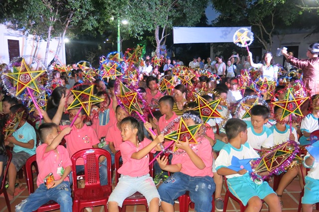 Phuc s Fond tổ chức Trung thu cho trẻ mồ côi, khuyết tật