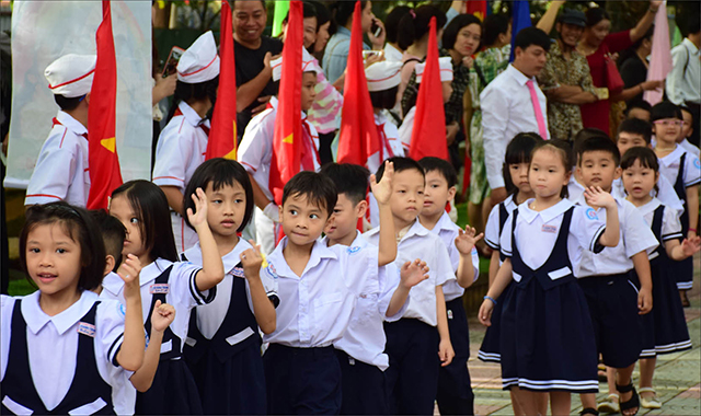 Không để đồng phục học sinh bị lạm dụng