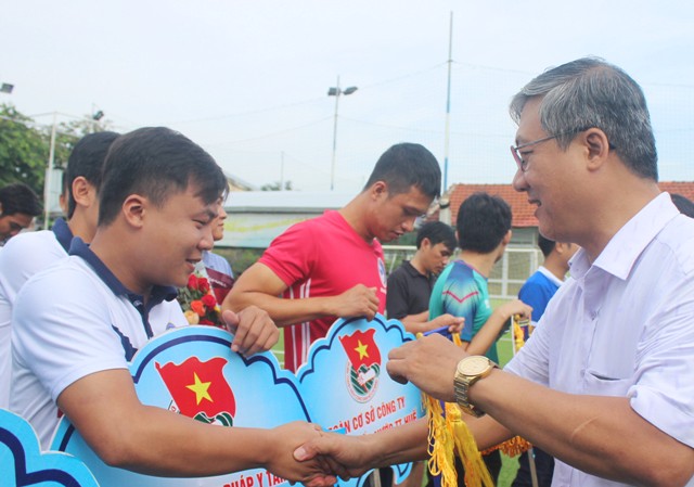 Gần 300 đoàn viên thanh niên tranh tài tại giải bóng đá Khối cơ quan  doanh nghiệp tỉnh